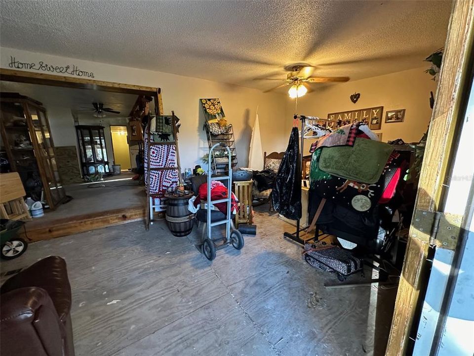 For Sale: $250,000 (4 beds, 2 baths, 1500 Square Feet)