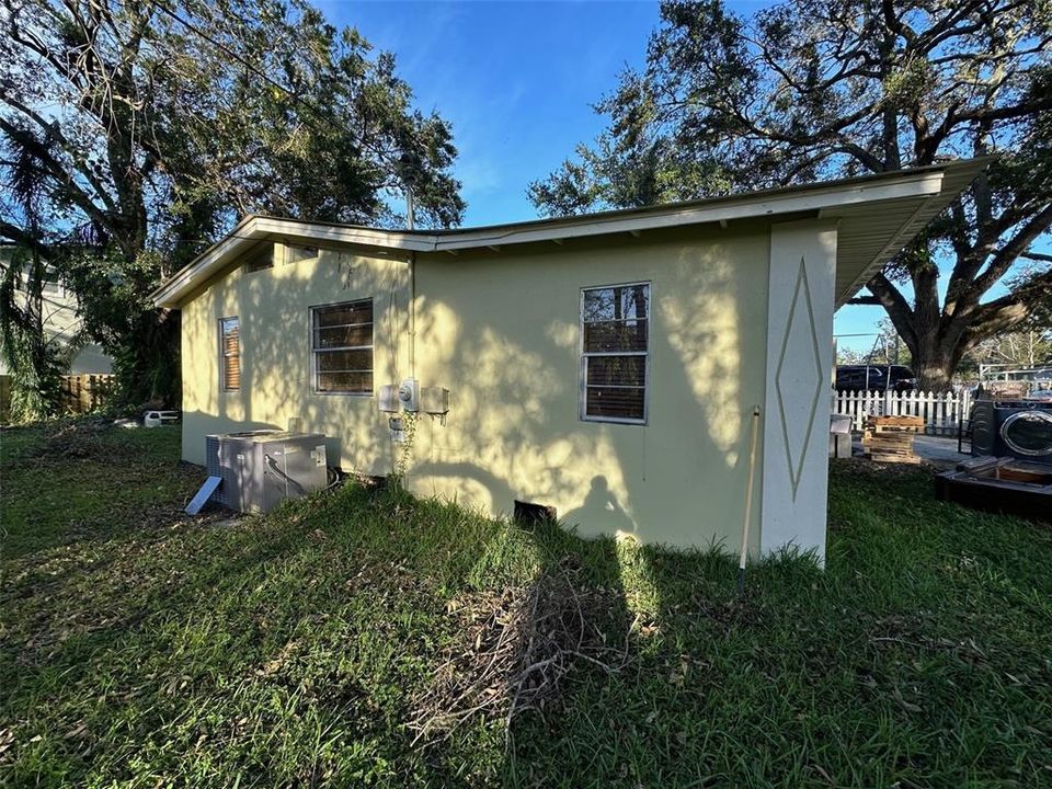 For Sale: $250,000 (4 beds, 2 baths, 1500 Square Feet)