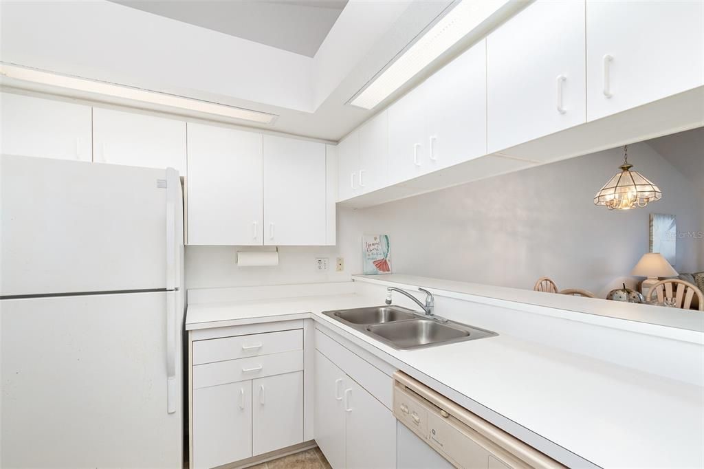 For Sale: $369,900 (2 beds, 2 baths, 1120 Square Feet)