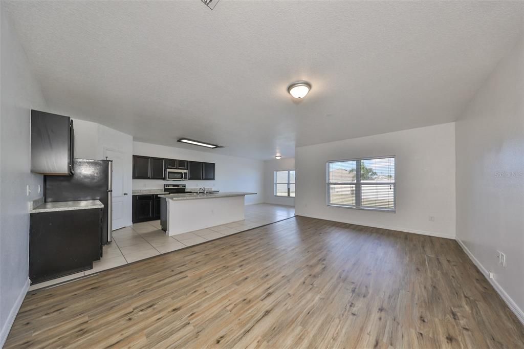 For Sale: $340,000 (4 beds, 2 baths, 1881 Square Feet)