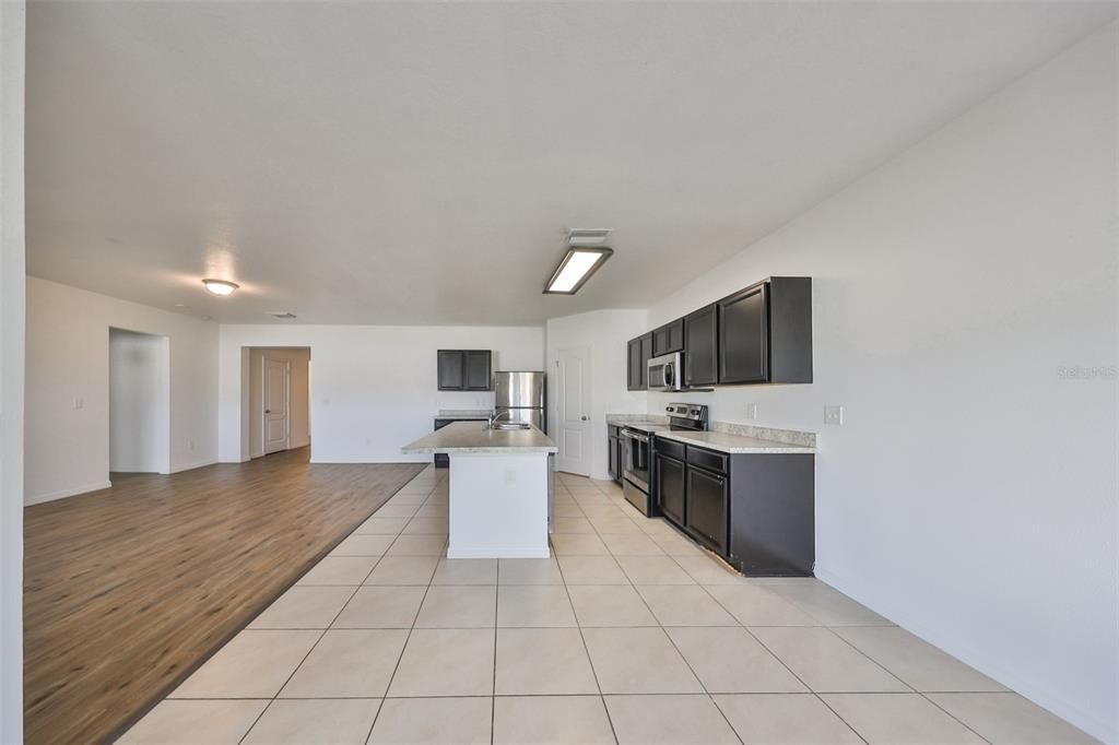 For Sale: $340,000 (4 beds, 2 baths, 1881 Square Feet)