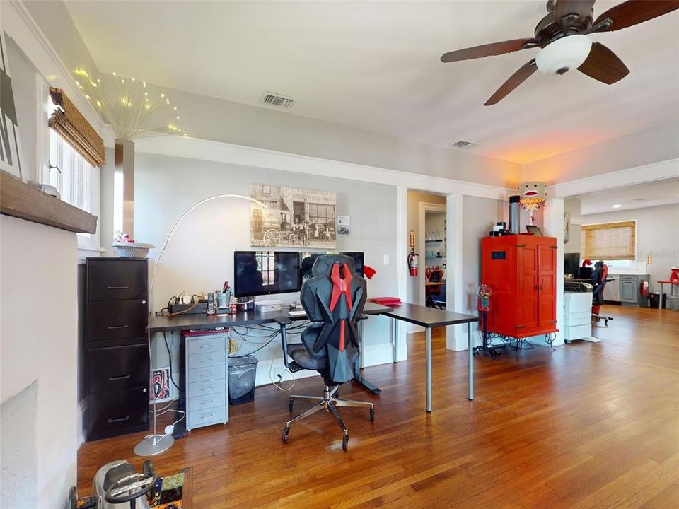 For Sale: $799,000 (2 beds, 1 baths, 1247 Square Feet)