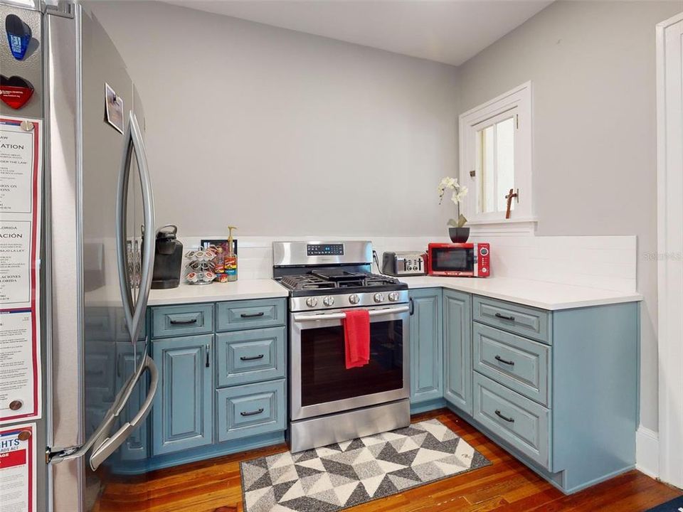 For Sale: $799,000 (2 beds, 1 baths, 1247 Square Feet)