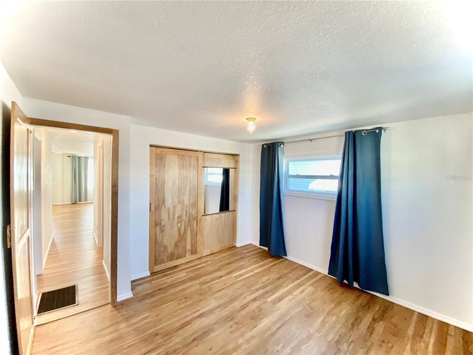 For Sale: $225,000 (2 beds, 2 baths, 960 Square Feet)