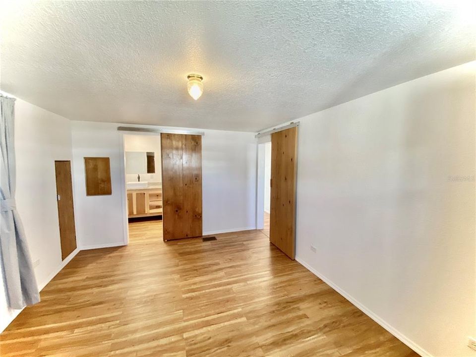 For Sale: $225,000 (2 beds, 2 baths, 960 Square Feet)