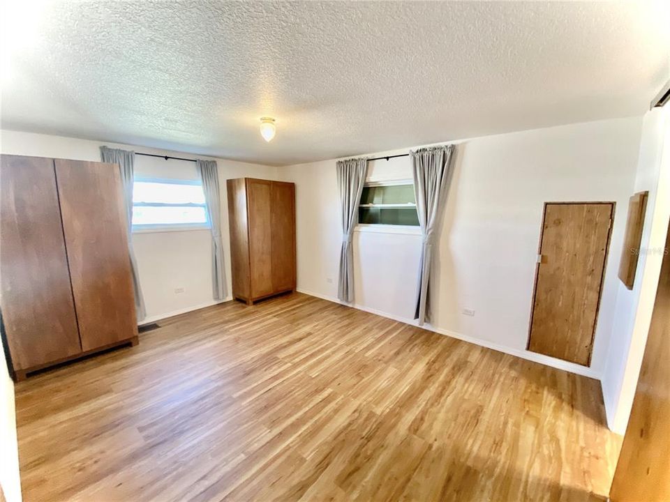 For Sale: $225,000 (2 beds, 2 baths, 960 Square Feet)