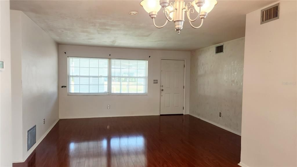 For Rent: $2,200 (2 beds, 2 baths, 1058 Square Feet)