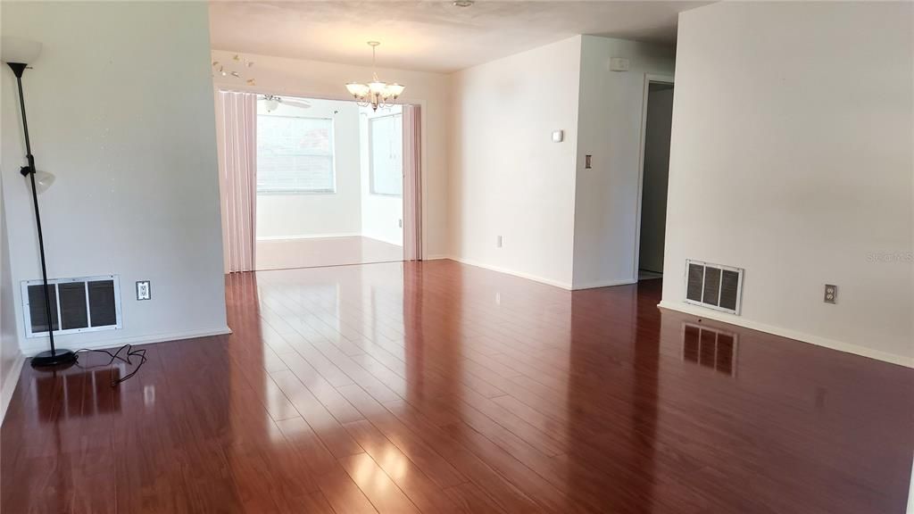 For Rent: $2,200 (2 beds, 2 baths, 1058 Square Feet)