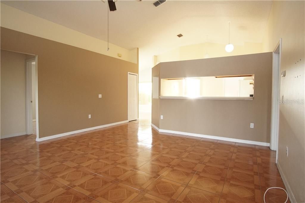 For Rent: $2,100 (3 beds, 2 baths, 1333 Square Feet)