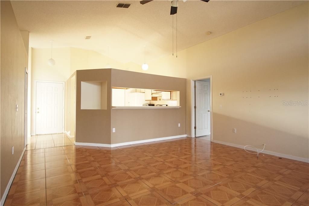 For Rent: $2,100 (3 beds, 2 baths, 1333 Square Feet)