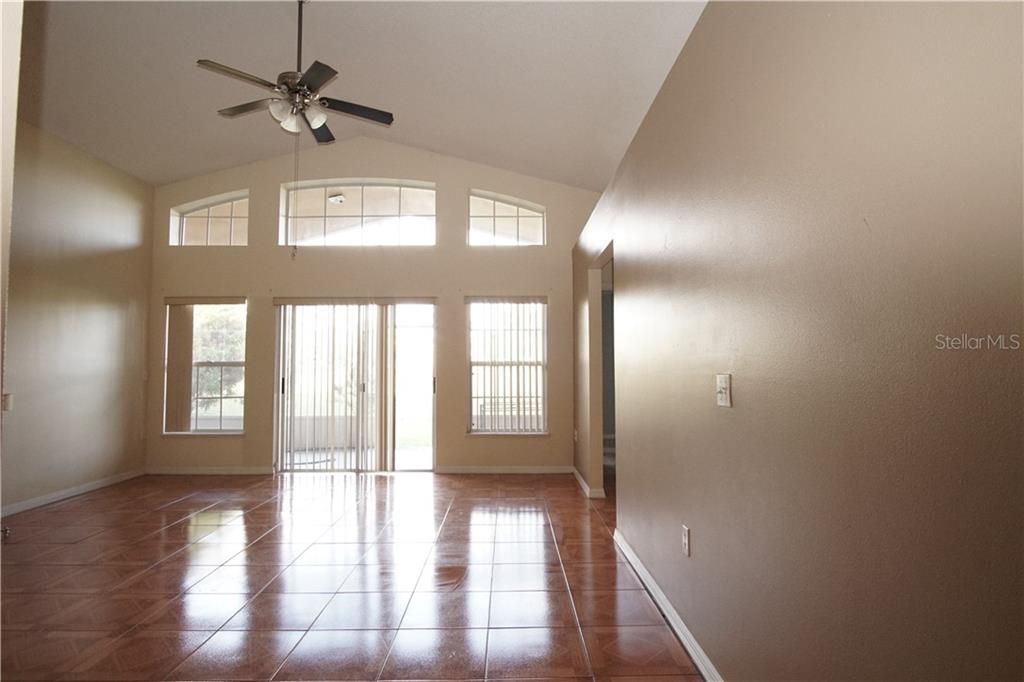 For Rent: $2,100 (3 beds, 2 baths, 1333 Square Feet)