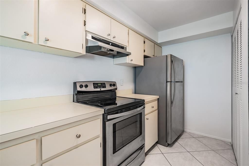 For Sale: $219,900 (2 beds, 2 baths, 900 Square Feet)