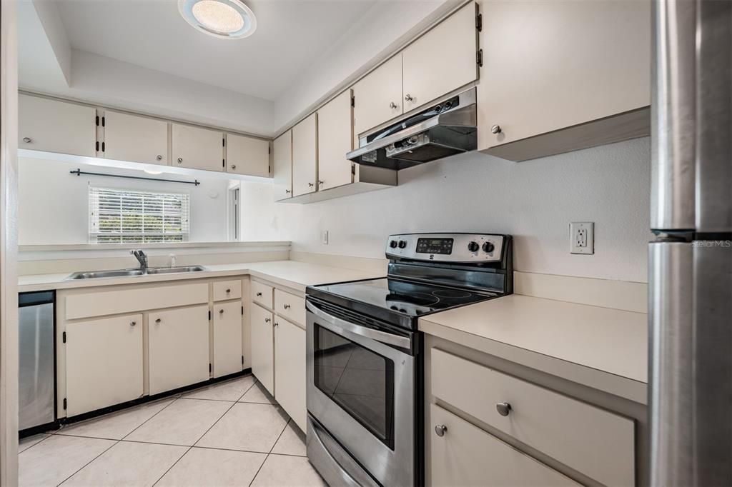 For Sale: $219,900 (2 beds, 2 baths, 900 Square Feet)