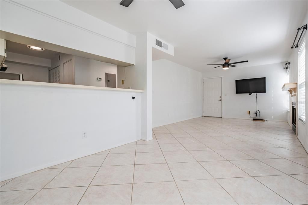 For Sale: $219,900 (2 beds, 2 baths, 900 Square Feet)