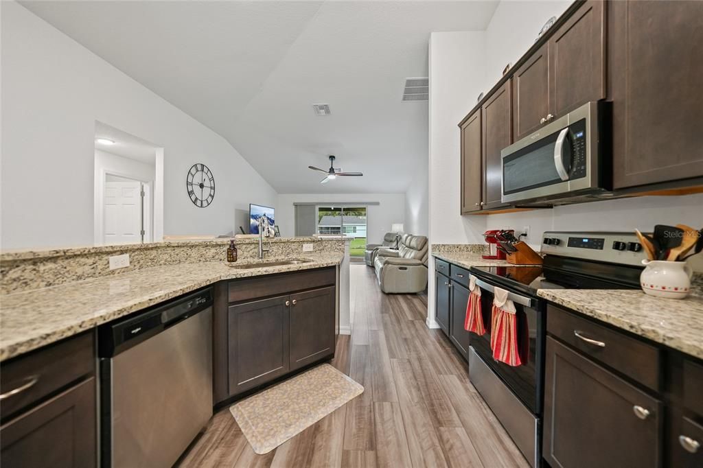 For Sale: $349,900 (3 beds, 2 baths, 1637 Square Feet)