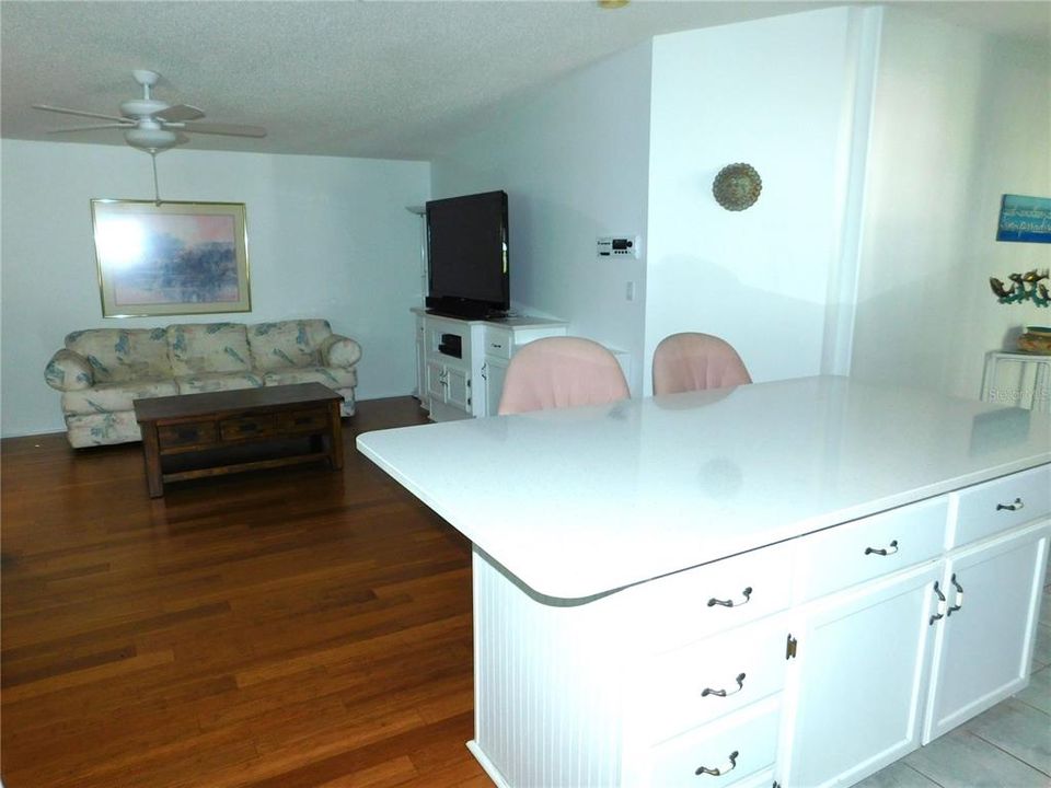 For Sale: $199,900 (2 beds, 2 baths, 1472 Square Feet)