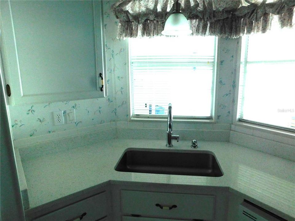 For Sale: $199,900 (2 beds, 2 baths, 1472 Square Feet)