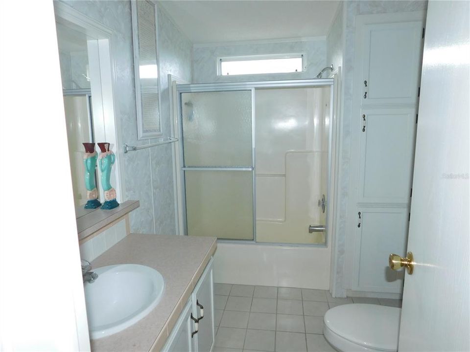 For Sale: $199,900 (2 beds, 2 baths, 1472 Square Feet)