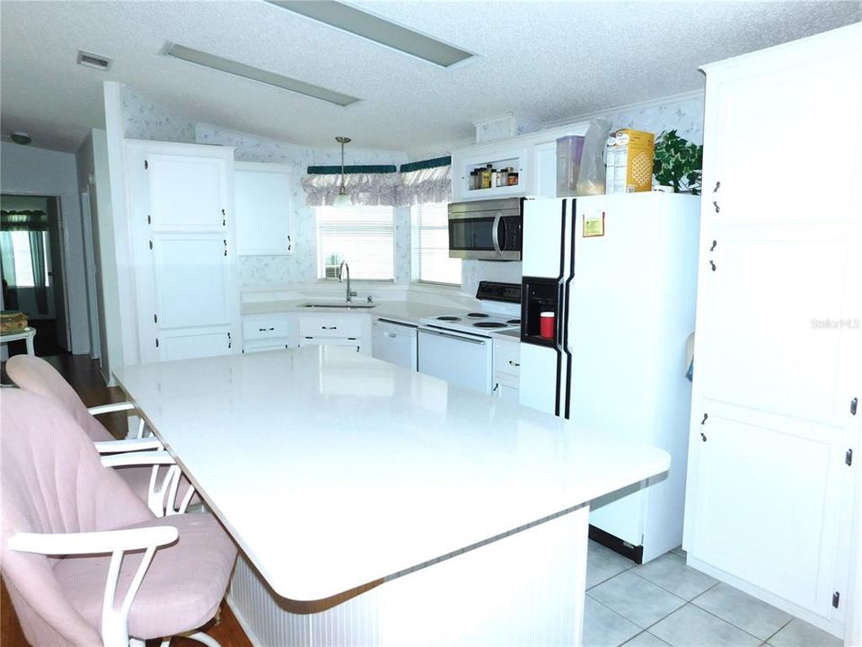 For Sale: $199,900 (2 beds, 2 baths, 1472 Square Feet)