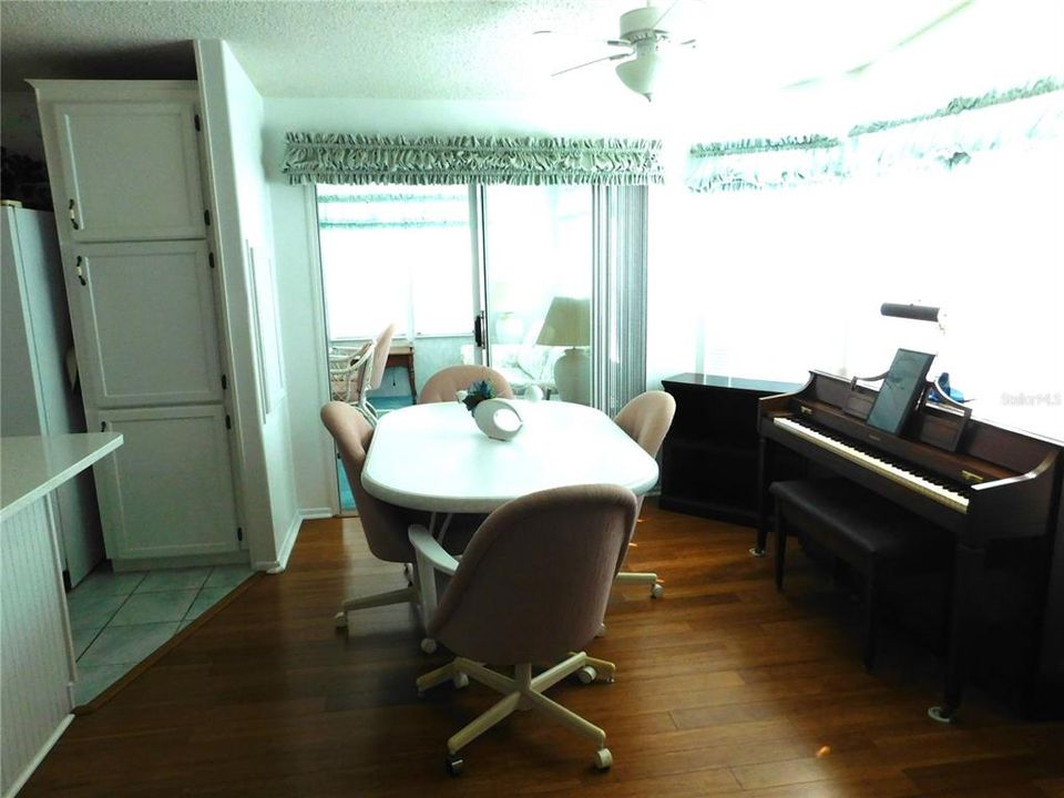 For Sale: $199,900 (2 beds, 2 baths, 1472 Square Feet)