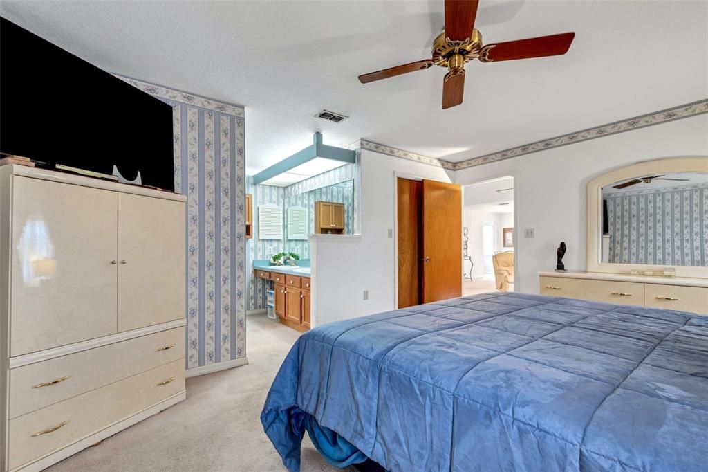 For Sale: $337,500 (2 beds, 2 baths, 1627 Square Feet)