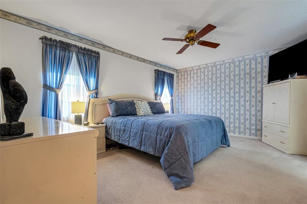 For Sale: $337,500 (2 beds, 2 baths, 1627 Square Feet)