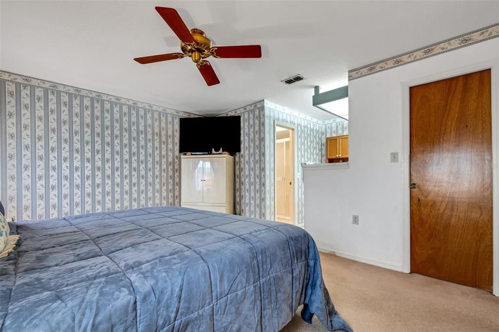 For Sale: $337,500 (2 beds, 2 baths, 1627 Square Feet)