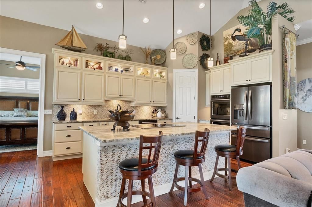 Kitchen with Breakfast Bar & Walk-in pantry