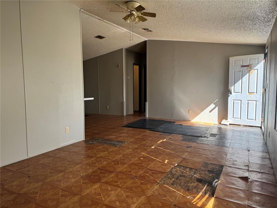 For Sale: $120,000 (3 beds, 2 baths, 1248 Square Feet)