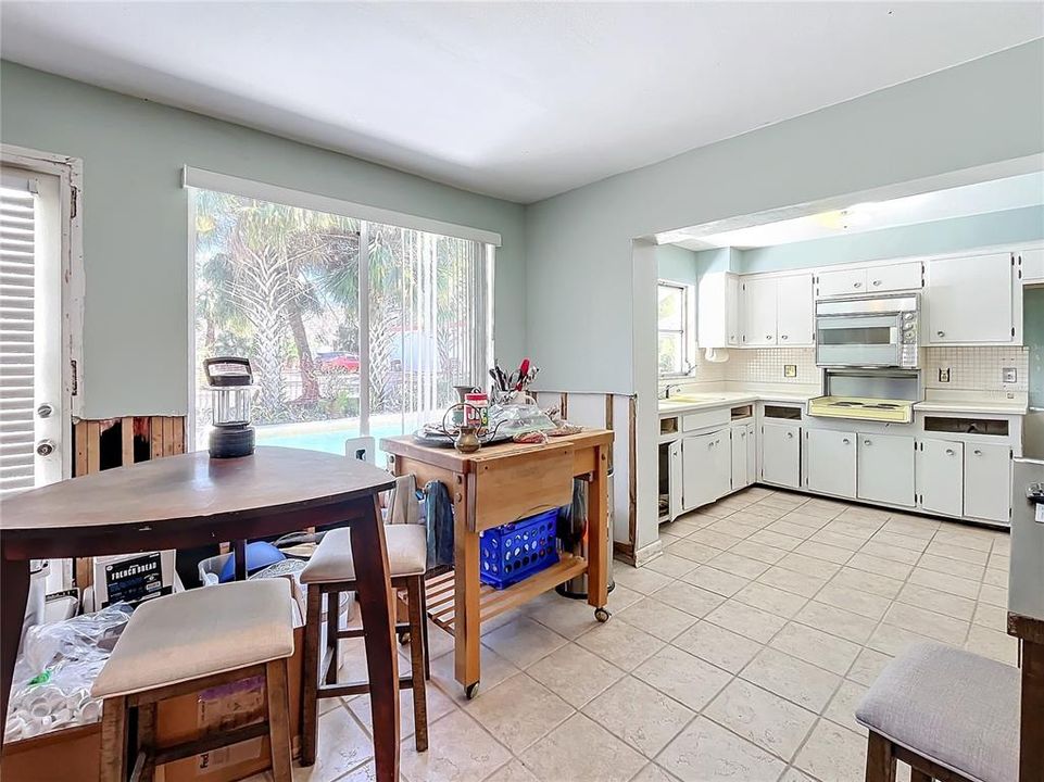 For Sale: $425,000 (2 beds, 2 baths, 1702 Square Feet)