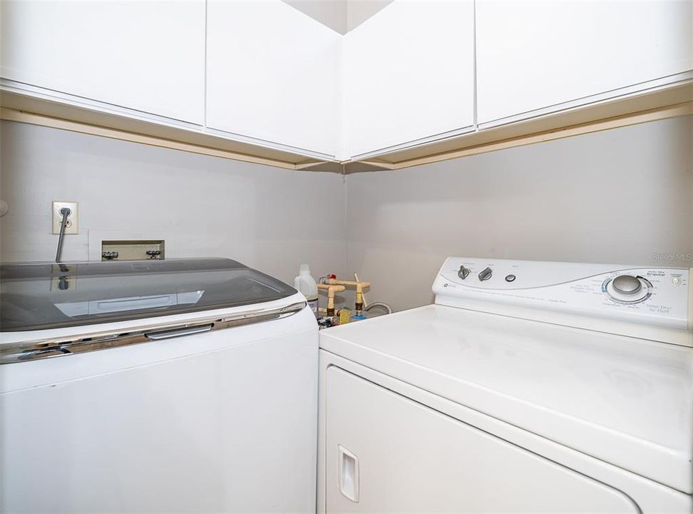 For Sale: $264,900 (1 beds, 1 baths, 832 Square Feet)