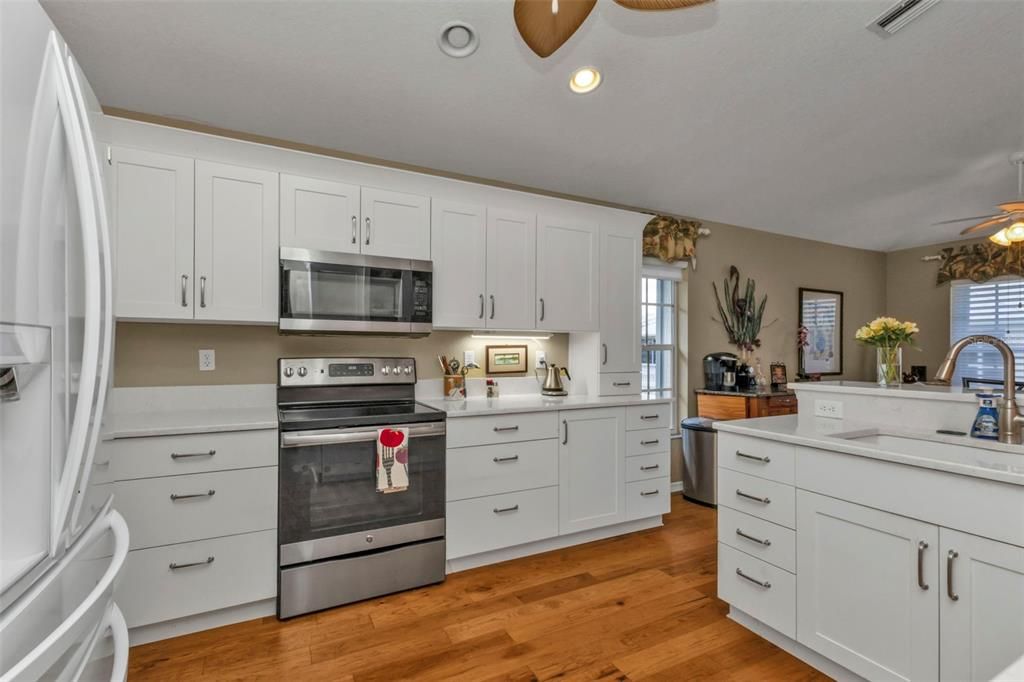 FANTASTIC REMODELED / UPDATED KITCHEN...LOOK AT ALL THE STORAGE DRAWERS!