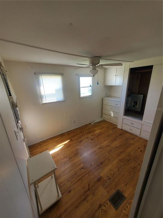 For Sale: $75,000 (2 beds, 1 baths, 528 Square Feet)