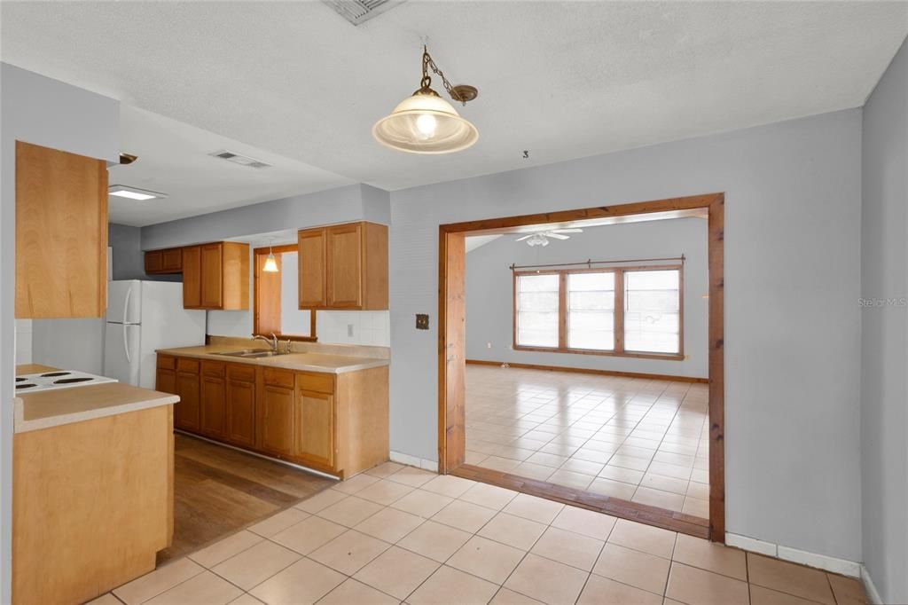 For Rent: $1,749 (3 beds, 2 baths, 1260 Square Feet)