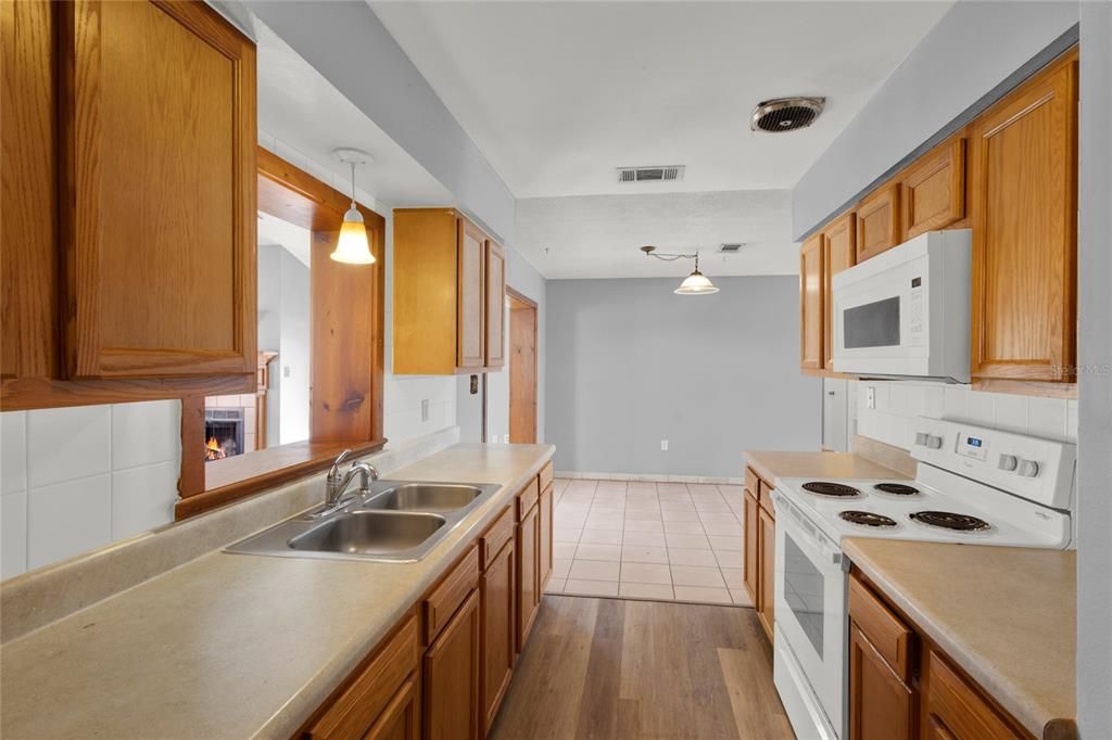 For Rent: $1,749 (3 beds, 2 baths, 1260 Square Feet)