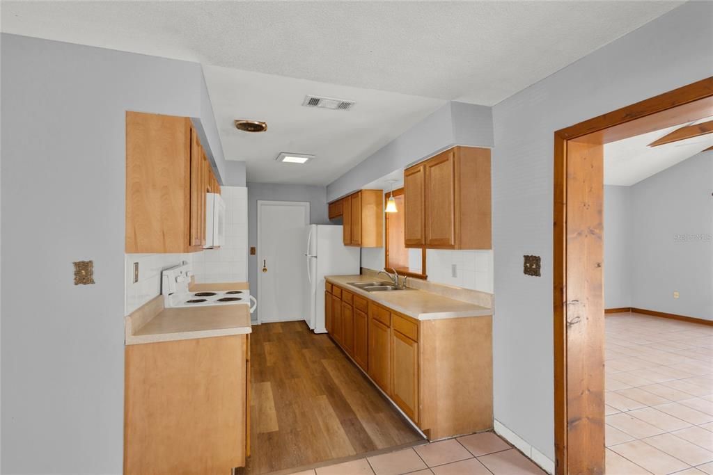 For Rent: $1,749 (3 beds, 2 baths, 1260 Square Feet)