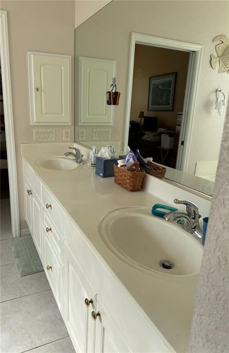 primary bath double sinks