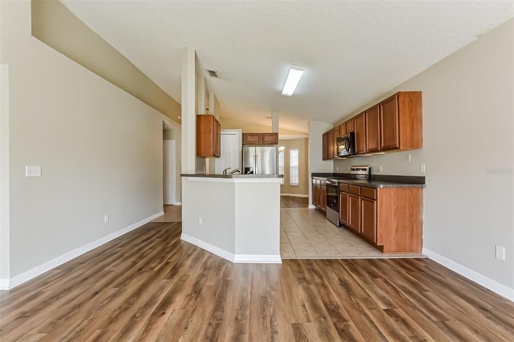 For Rent: $2,130 (3 beds, 2 baths, 1421 Square Feet)