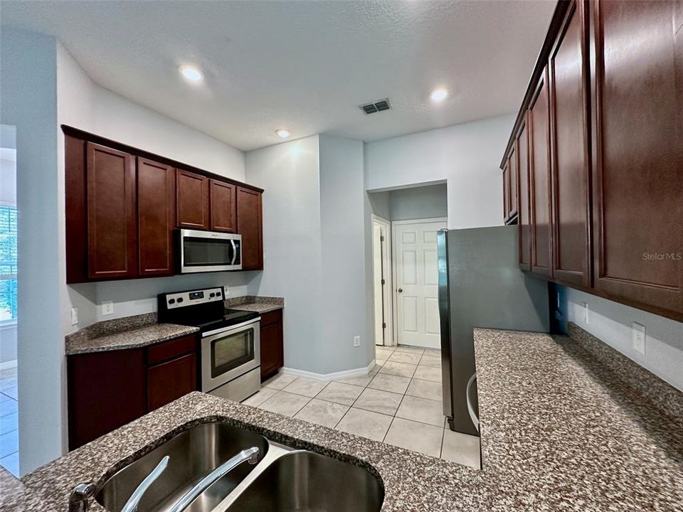 For Rent: $2,950 (4 beds, 2 baths, 2060 Square Feet)