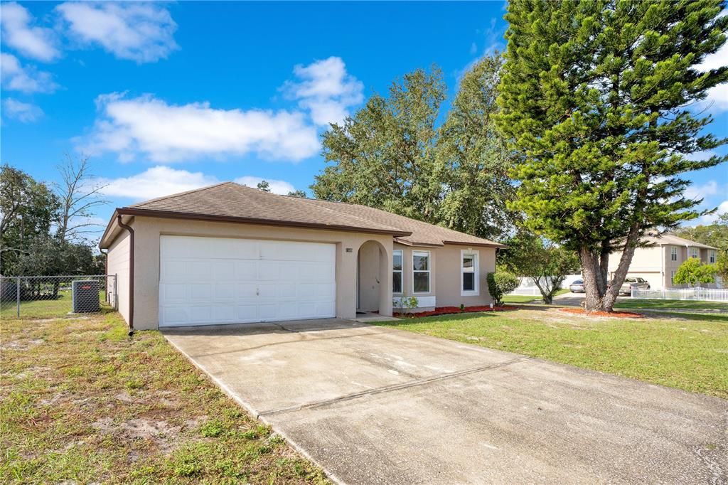 For Sale: $279,900 (3 beds, 2 baths, 1225 Square Feet)