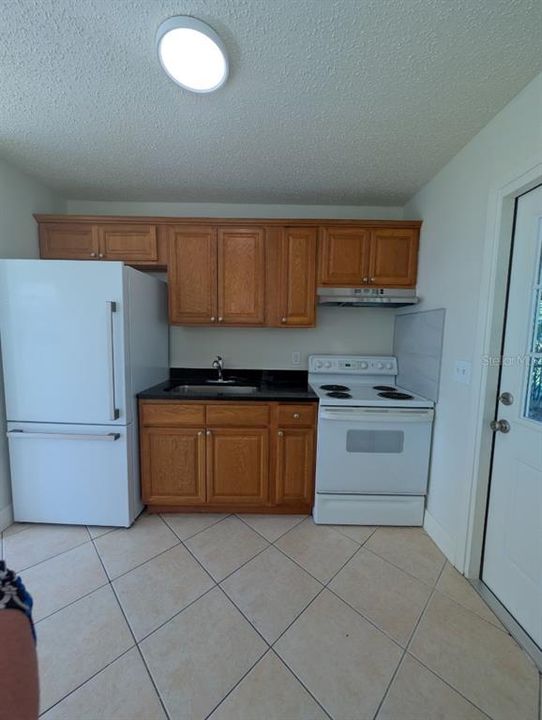 For Rent: $1,295 (2 beds, 1 baths, 700 Square Feet)