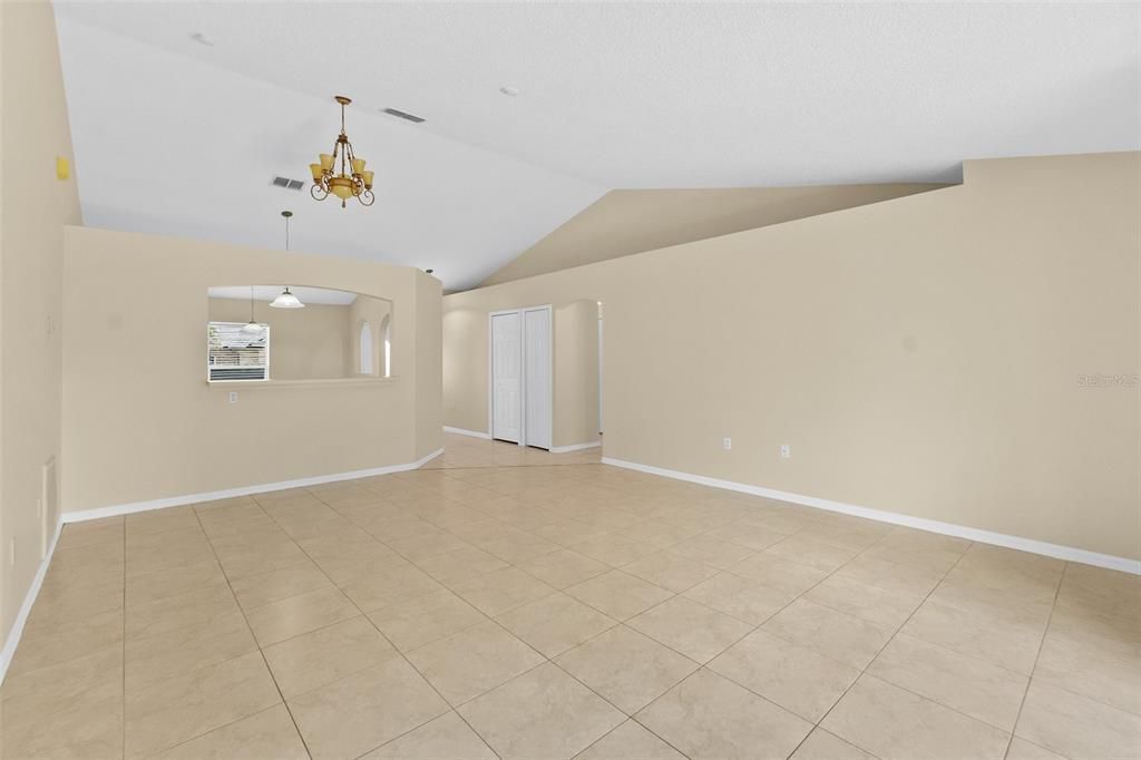 For Sale: $279,900 (3 beds, 2 baths, 1367 Square Feet)