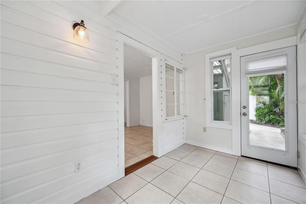 Под контрактом: $1,525,000 (4 спален, 0 ванн, 2906 Квадратных фут)