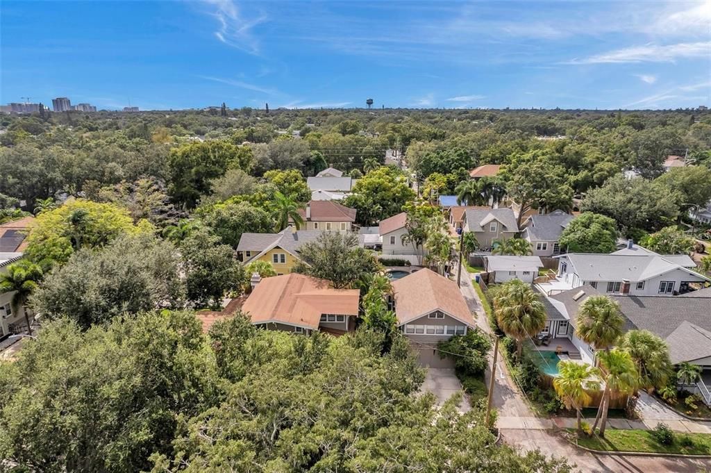 Под контрактом: $1,525,000 (4 спален, 0 ванн, 2906 Квадратных фут)