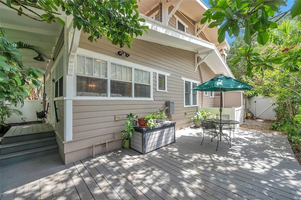 Под контрактом: $1,525,000 (4 спален, 0 ванн, 2906 Квадратных фут)