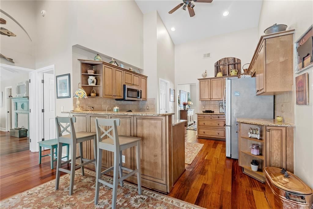 Now this is a Kitchen you can enjoy cooking in!!