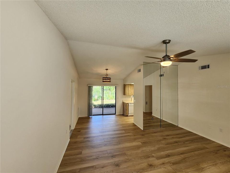 For Sale: $339,000 (2 beds, 1 baths, 920 Square Feet)