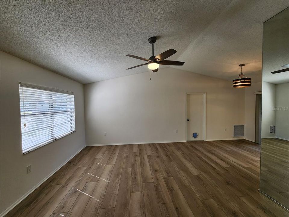 For Sale: $339,000 (2 beds, 1 baths, 920 Square Feet)