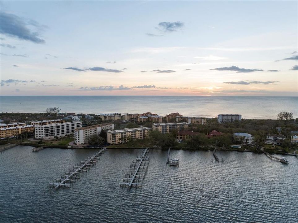 For Sale: $925,000 (3 beds, 3 baths, 1336 Square Feet)