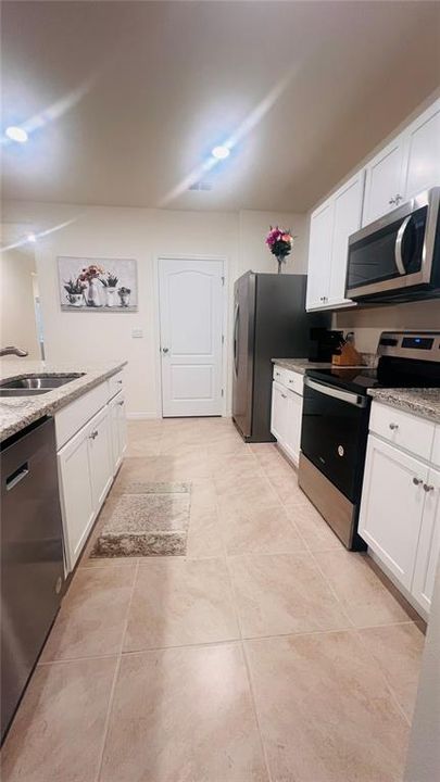 For Rent: $2,500 (3 beds, 2 baths, 1672 Square Feet)